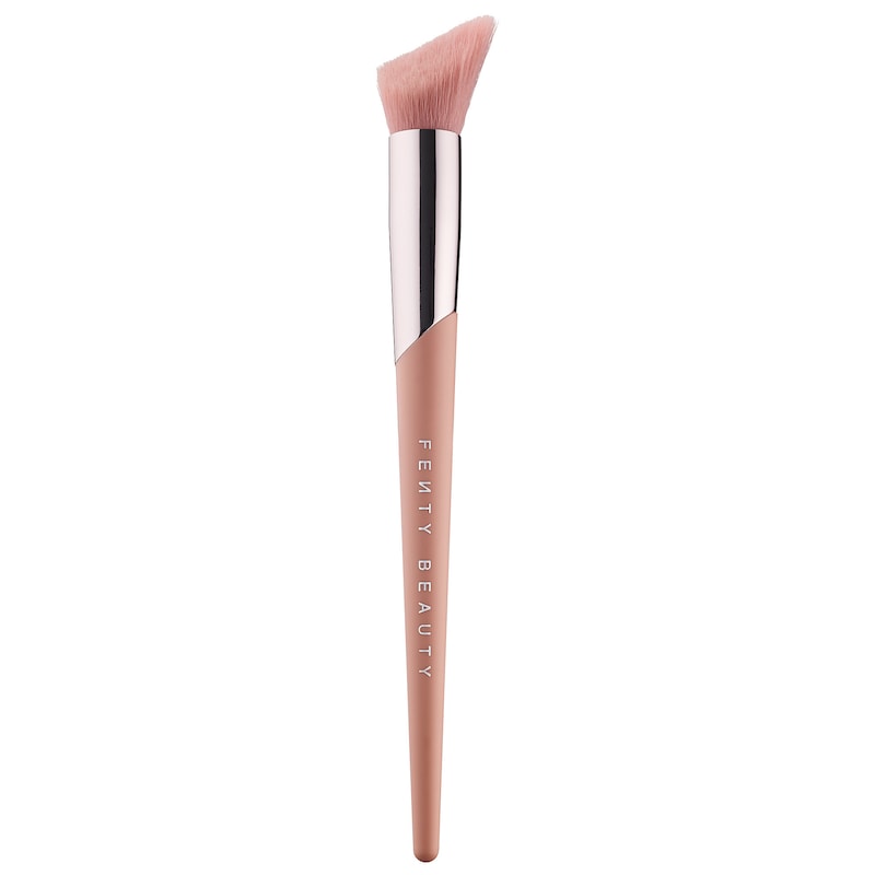 Cheek-Hugging Highlight Brush 120